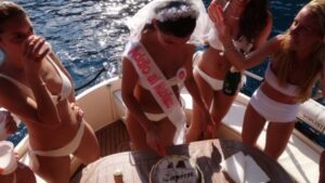 addio al nubilato celibato compleanno festeggia in barca a vela